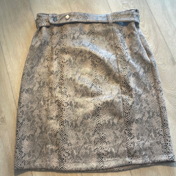 Animal print mini skirt with belt, size L - Picture 1 of 3